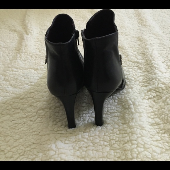 Leather Booties Made in Italy. Size 8 - Picture 3 of 8